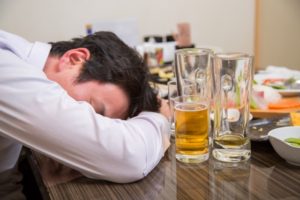 結婚して１０年経ち、夫が仕事がうまくいかなくなったことを境に、酒ばかりのみアルコール中毒です。離婚したいのですが、認められますか。